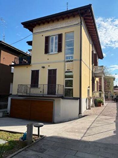 Appartamento trilocale in affitto in Via Angelo Mazzi, Borgo Palazzo, Bergamo