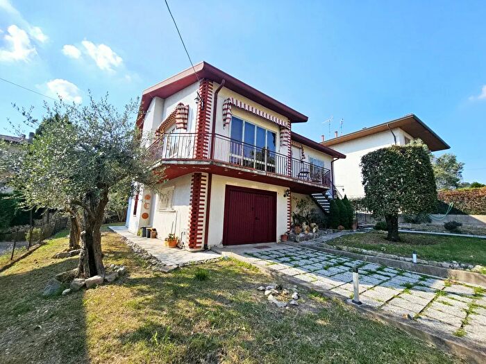Casa trilocale in vendita in Via Vittorio Veneto, Este