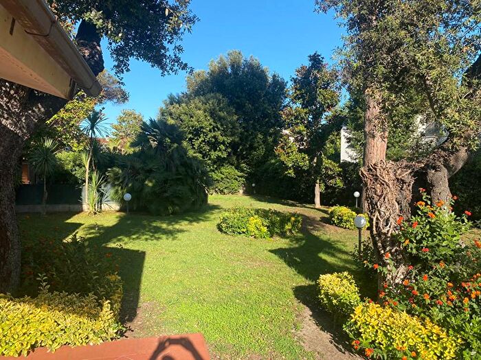 Casa con 6 locali in affitto in Via Ganzirri, Fregene, Fiumicino