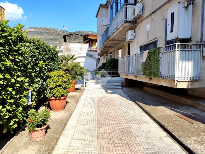 Appartamento trilocale in vendita in Via Appia, Santa Maria A Vico