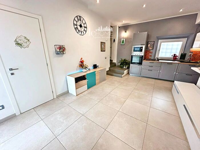 Casa con 5 locali in vendita in Campi Bisenzio