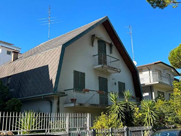 Casa con 6 locali in vendita in Riccione