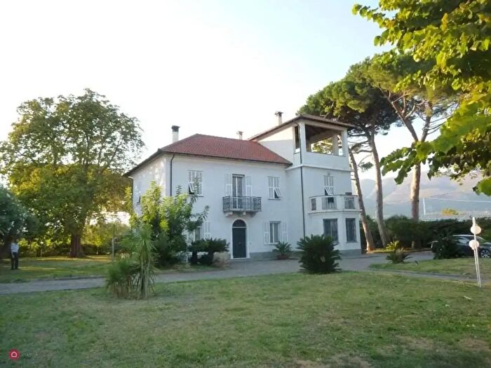 Casa con 8 locali in vendita in Albenga