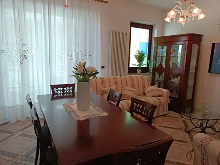 Casa con 6 locali in vendita in Via Arno Alba, Alba Adriatica