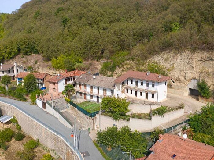 Casa con 6 locali in vendita in Via Valeirole, Centro, Corneliano d'Alba