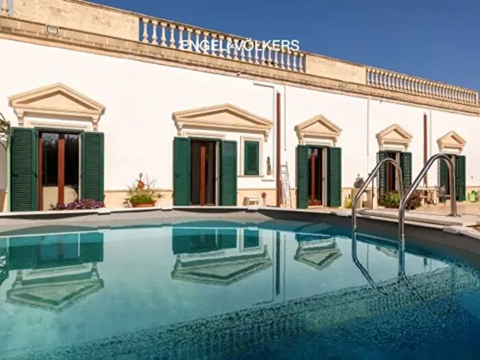 Casa con 6 locali in vendita in Manduria