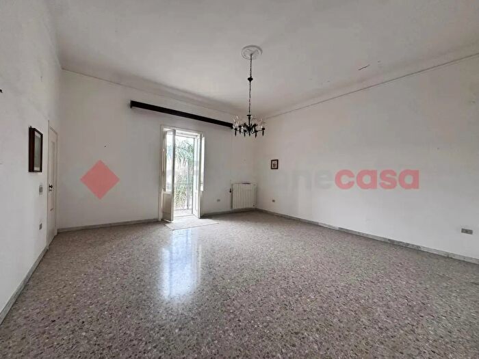 Casa con 10 locali in vendita in Via Umberto I, Pulsano