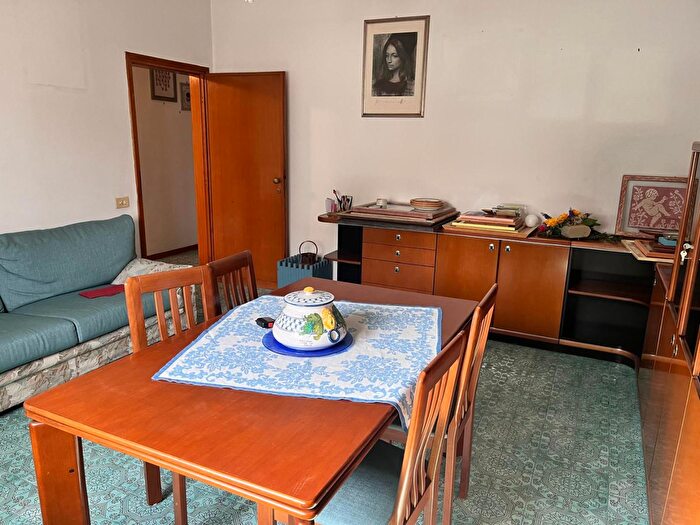 Casa con 9 locali in vendita in Agliana