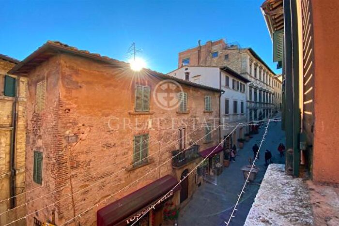 Casa con 6 locali in vendita in Montepulciano
