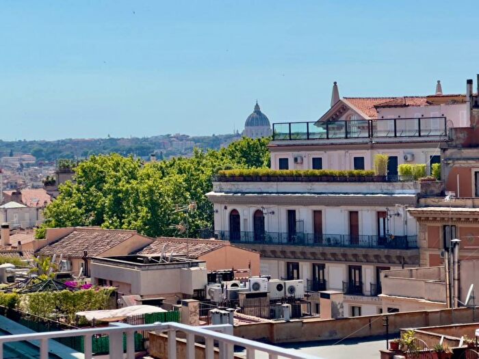 Casa trilocale in affitto in Via di San Nicola da Tolentino, Barberini, Roma