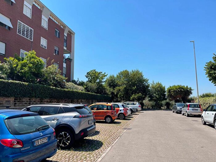 Appartamento trilocale in affitto in Via Linda Malnati, Cecchignola Giuliano Dalmata, Roma