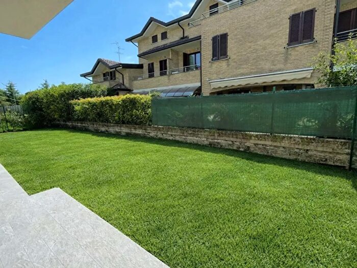 Appartamento quadrilocale in vendita in Via Ferrara, Meda