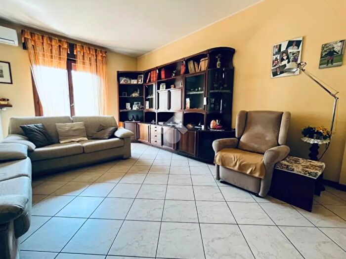 Appartamento quadrilocale in vendita in Via Caduti di V Fani, Mantova