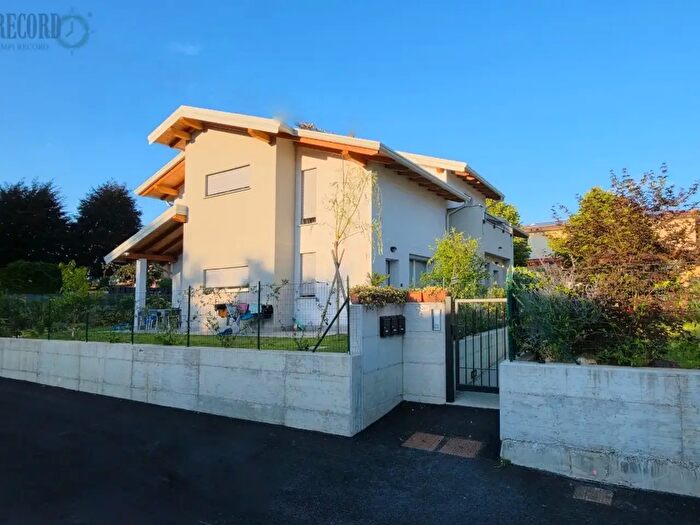 Casa trilocale in vendita in Via Rimembranze, Appiano Gentile