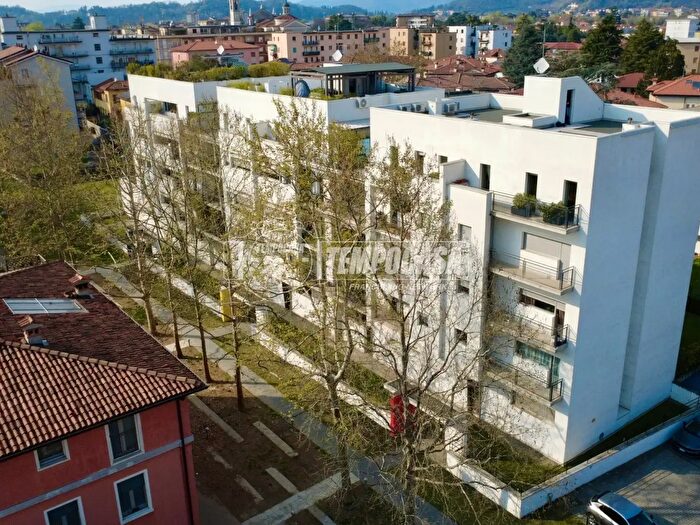 Appartamento con 5 locali in vendita in Via Giovanni Pascoli C, Brescia