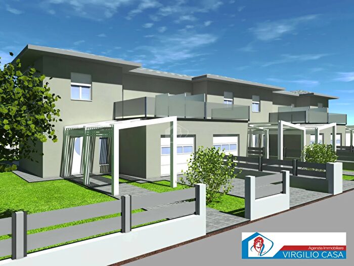 Casa con 5 locali in vendita in Suzzara