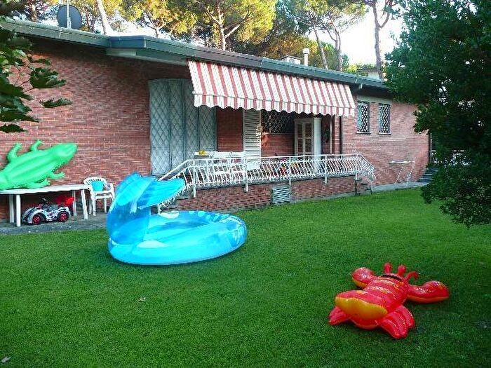 Casa con 6 locali in affitto in Forte Dei Marmi