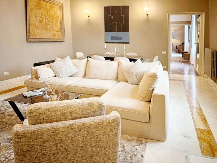 Appartamento con 6 locali in affitto in Lungarno Amerigo Vespucci, Borgo Ognissanti Il Prato, Firenze