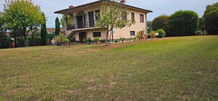 Casa con 10 locali in vendita in Via delle Ville Capannori, Capannori