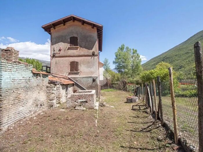 Casa trilocale in vendita in Via Sorgenti del Peschiera, Castel SantAngelo