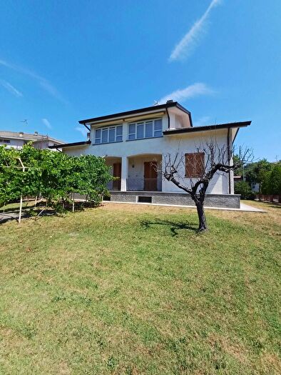 Casa in vendita in Varano De Melegari