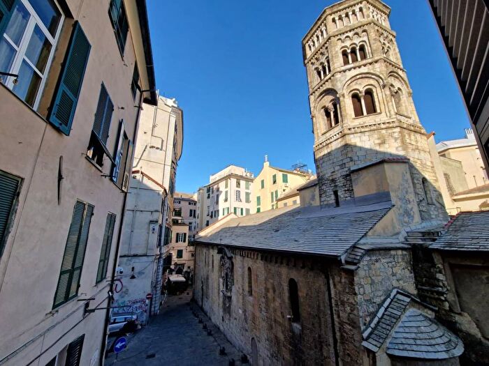 Appartamento trilocale in affitto in Vico di San Donato, Molo, Genova