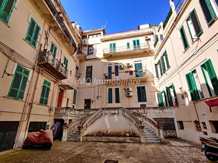 Appartamento con 6 locali in vendita in Via Gian Domenico Romagnosi, Messina