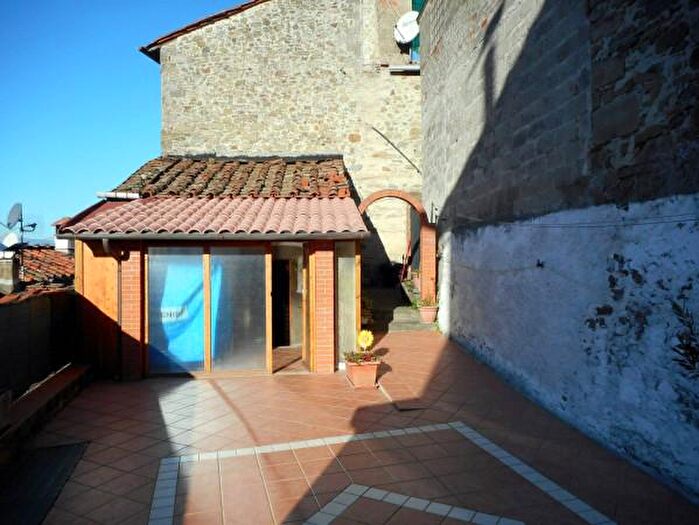 Casa con 6 locali in vendita in Bagni Di Lucca