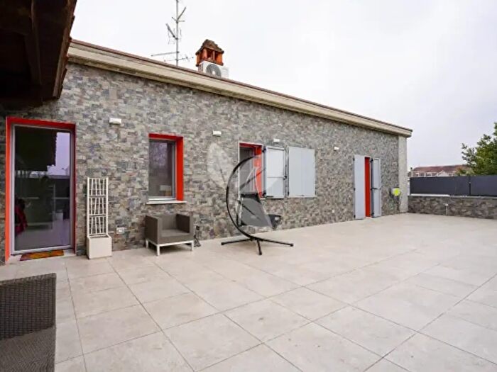 Appartamento con 5 locali in vendita in Strada Parma, Langhirano