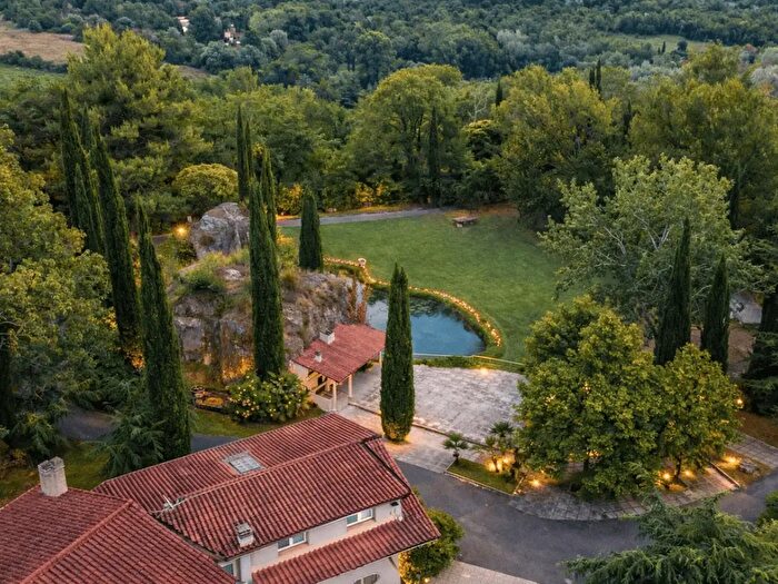 Casa con 10 locali in vendita in Via Salaria Vecchia Snc, Scandriglia