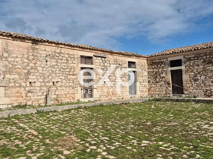 Casa con 10 locali in vendita in Modica