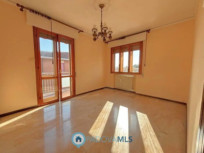 Appartamento quadrilocale in vendita in Via Francesco Pimbiolo, Padova