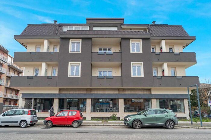 Appartamento quadrilocale in vendita in Via Milano, Cesano Boscone