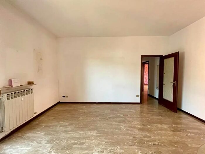Appartamento trilocale in vendita in Via Sant' Alessandro, Castronno