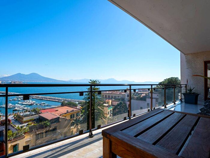 Appartamento con 6 locali in affitto in Via Orazio, Posillipo, Napoli