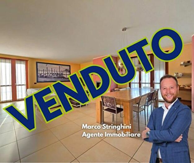 Casa con 5 locali in vendita in Piazza del Municipio, Cappella Cantone