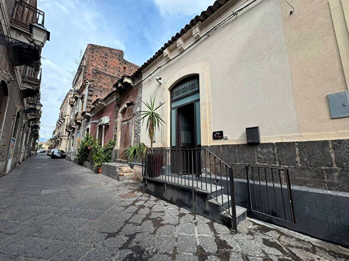 Appartamento trilocale in affitto in Via Reggio, Centro Storico, Catania