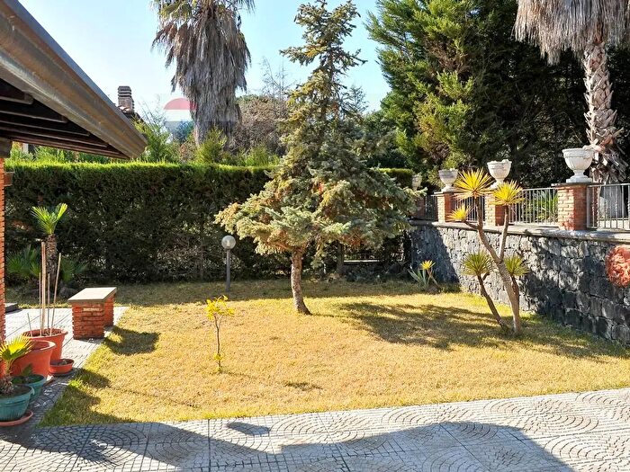 Casa con 7 locali in vendita in Via Guardia Ragala, Nicolosi