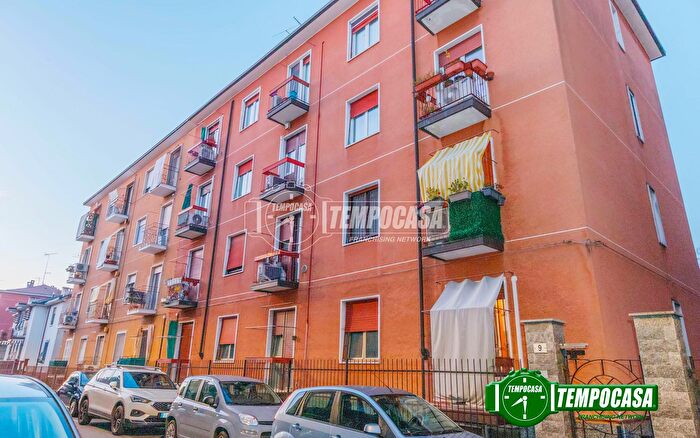 Appartamento trilocale in vendita in Via Giuseppe Garibaldi, Cesano Boscone