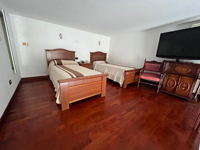 Appartamento quadrilocale in affitto in Via Giovanni Scherillo, Tribunali, Napoli