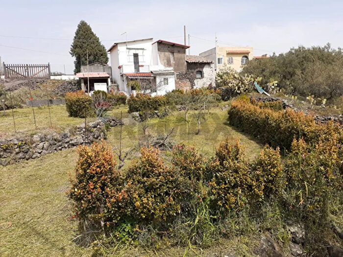 Casa bilocale in vendita in Contrada Sciarelle, Piedimonte Etneo