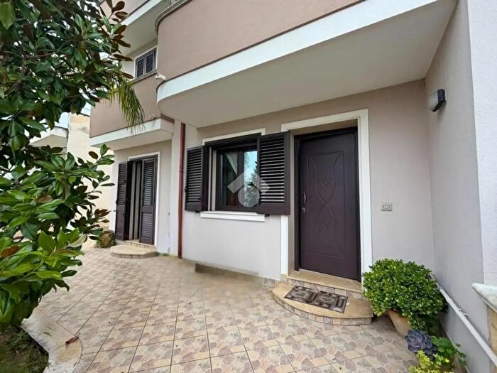 Appartamento con 6 locali in vendita in Via Fenice Neretina, Nardo