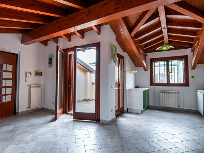 Appartamento trilocale in affitto in Via Trieste, Cesano Maderno