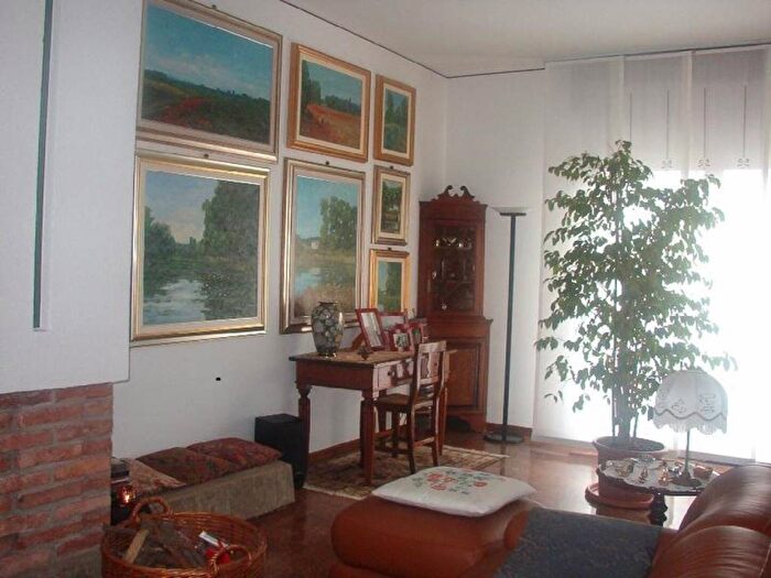 Appartamento quadrilocale in affitto in Via Ca' del Vescovo, Giuseppina Villetta, Cremona