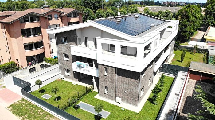 Appartamento quadrilocale in vendita in Via Francesco Cilea, Cinisello Balsamo