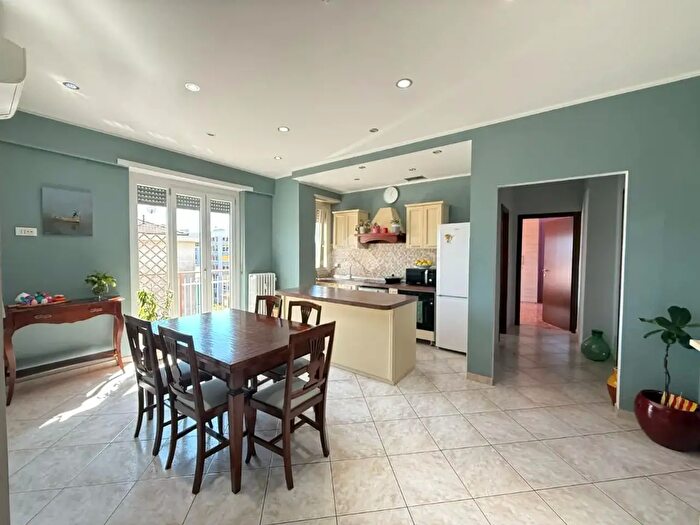 Appartamento con 5 locali in vendita in Via Marco Minghetti, Collegno