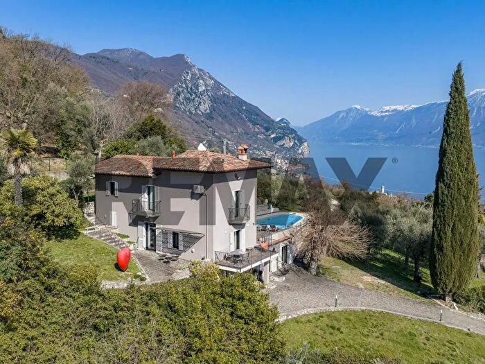 Casa quadrilocale in vendita in Toscolano Maderno