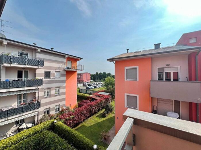 Appartamento bilocale in affitto in Via Rubicone, Centro, Lainate