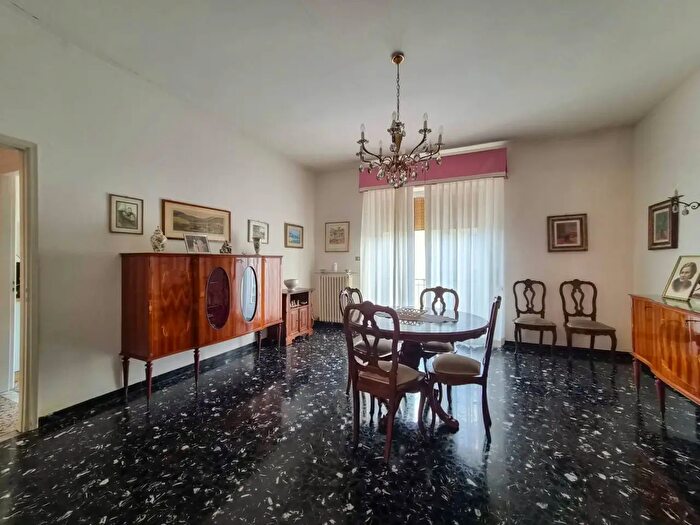 Appartamento quadrilocale in vendita in Via Lunardi, Lucca