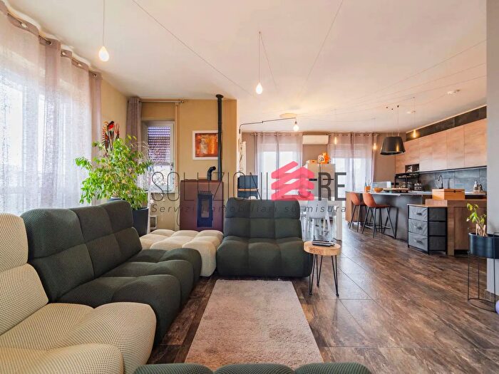 Appartamento con 5 locali in vendita in Via della Libertà c, Bellinzago Novarese